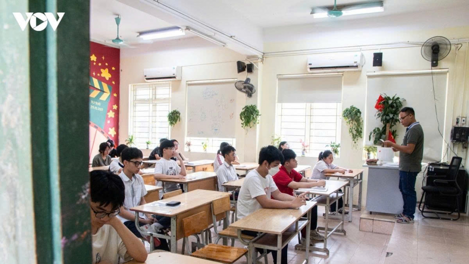 Điểm thi Ngữ văn 2026: Chỉ 44,09% thí sinh đạt từ 7 điểm, không có điểm 10